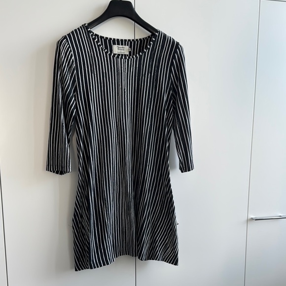 Nordic Tricot by Ivana Helsinki Mini Black White Striped Dress with 3/4 Sleeves - Picture 2 of 14